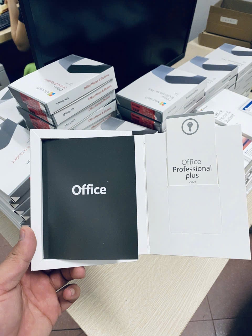 Ảnh thực tế bên trong hộp Office 2021 Pro Plus