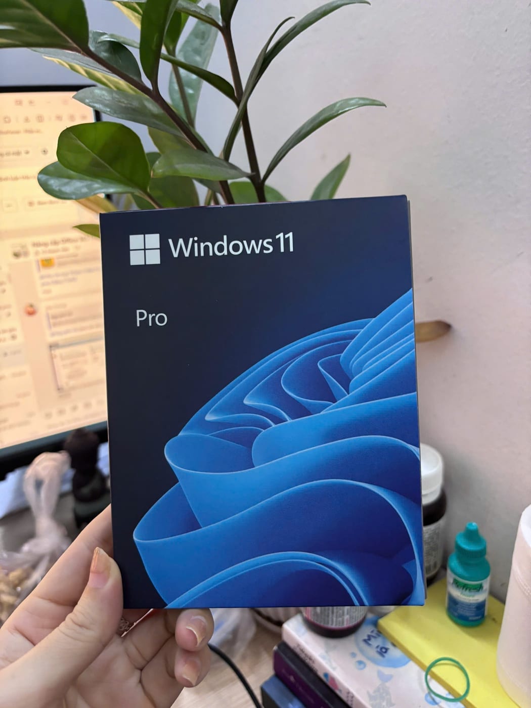Ảnh thực tế hộp Windows 11 Pro FPP USB
